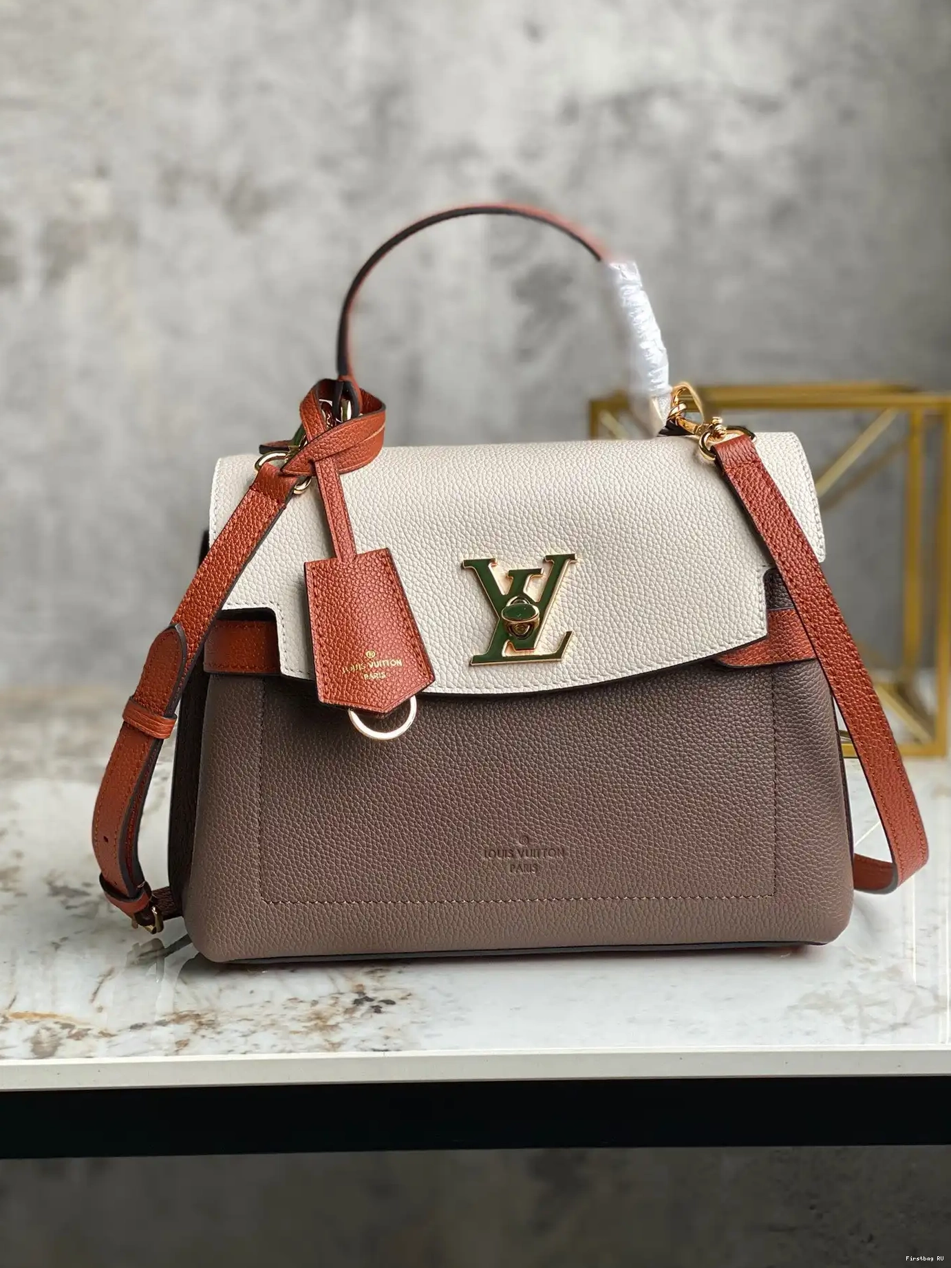 First bag ru VUITTON LOUIS BB LOCKME EVER 0524